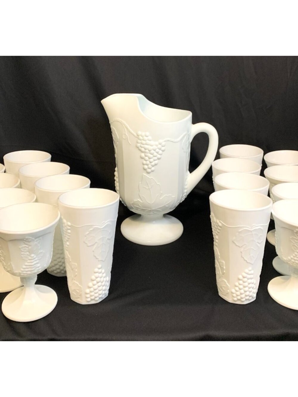 Vtg Indiana Colony Harvest Grape Milk Glass Pitcher 8 Tumblers & 8 Water Goblets